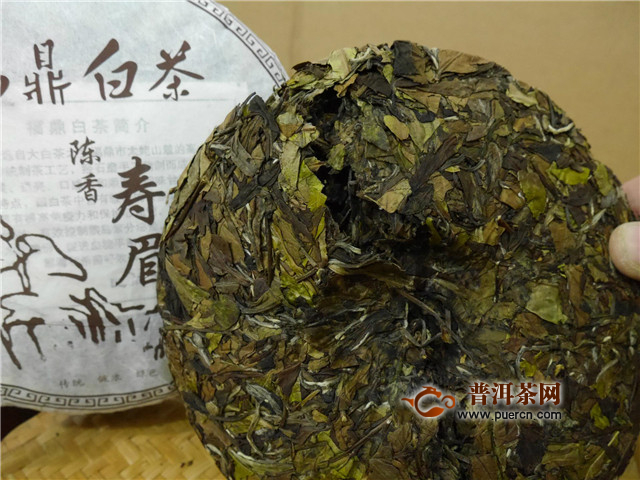 福鼎白茶茶饼如何打开子图解方法