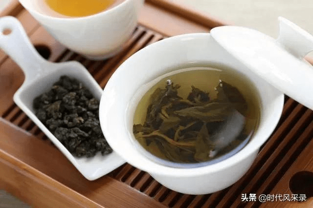 白茶与乌龙茶哪个香