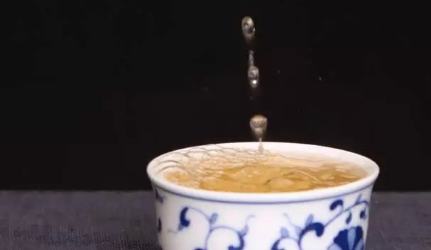 福鼎白茶怎么做成奶茶的