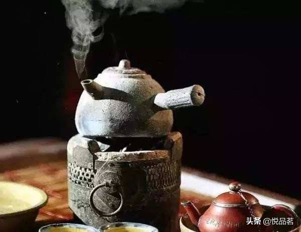 老白茶的茶为什么是红褐色的水