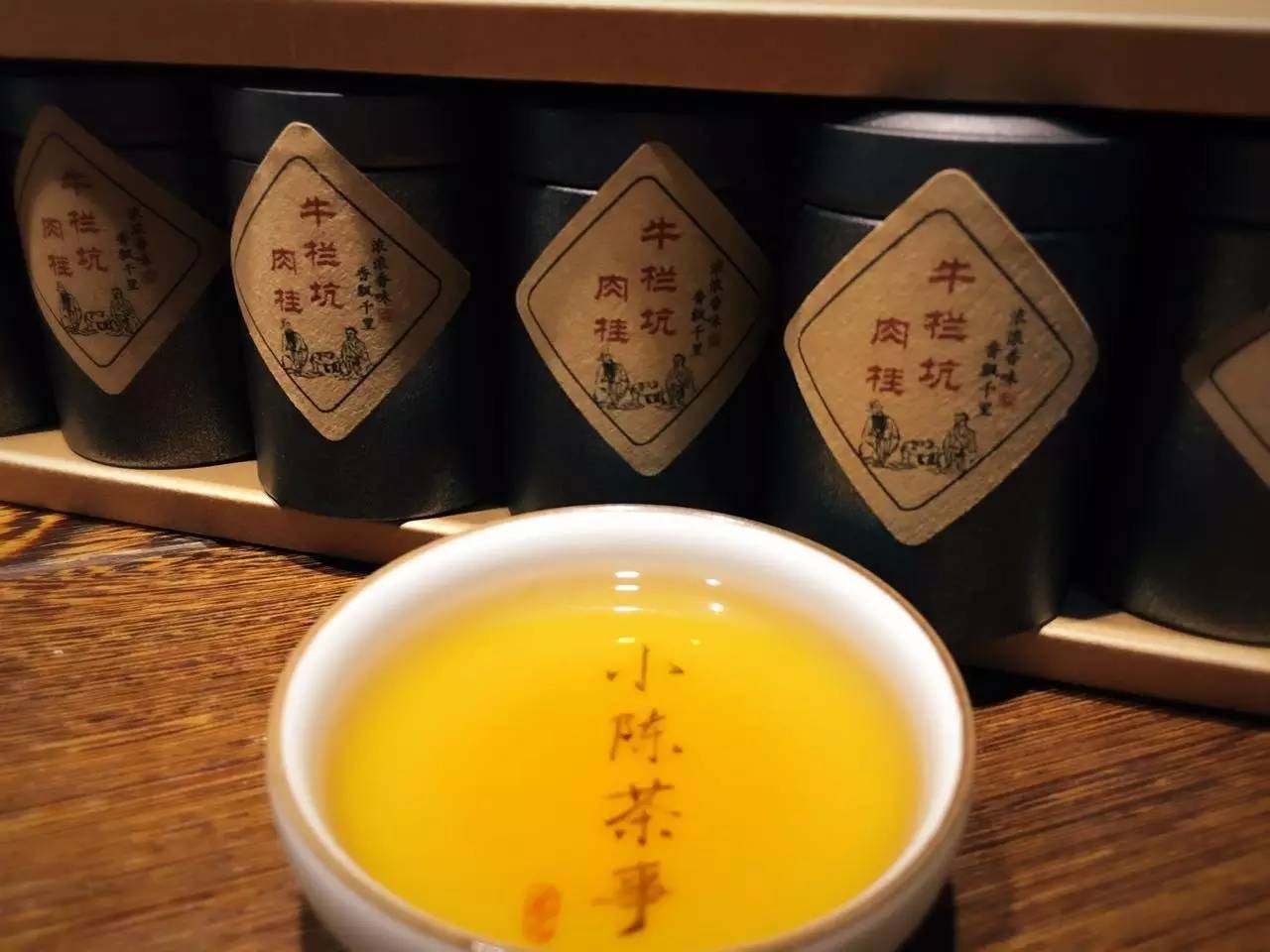 肉和岩茶哪个好？