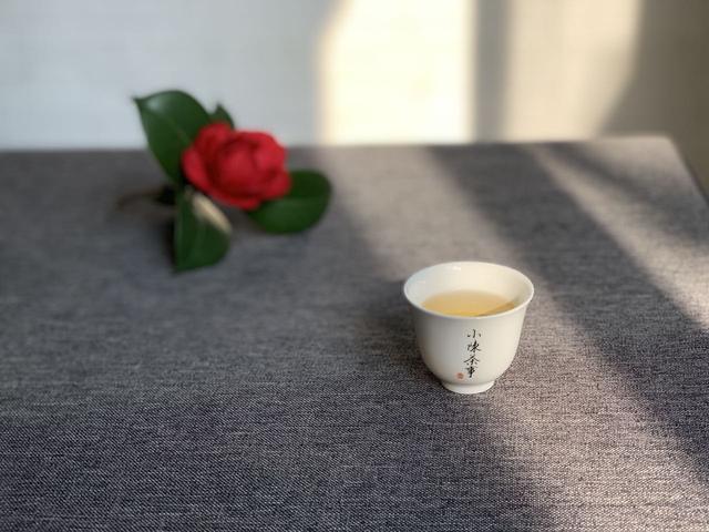 白茶是饼茶好还是散茶好喝一点？