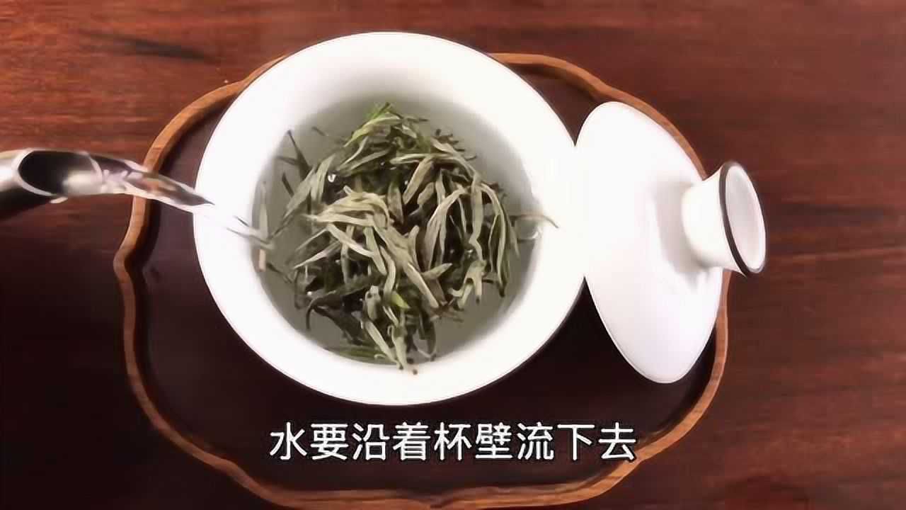 泡白茶的水得多少度好