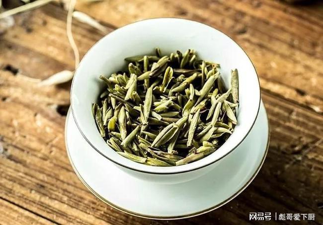 哪种白茶适合收藏与保存茶叶？