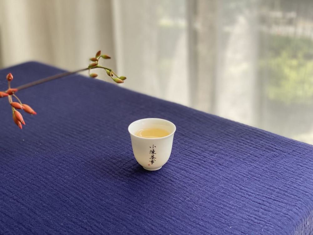 白茶对肠胃好还是黑茶好