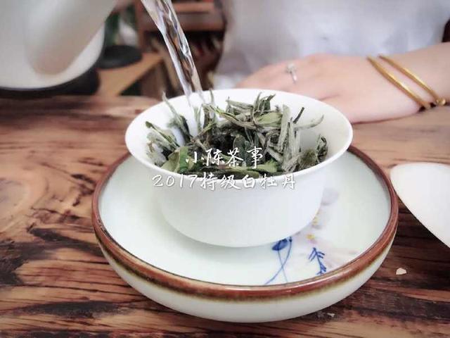 普洱岩茶红茶哪个好喝：选择茶叶