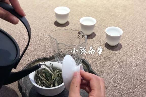 红茶跟白茶哪个好喝一点，红茶跟白茶哪个好