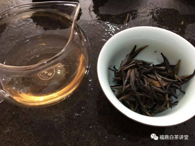 痛风喝白茶有什么好处和坏处？