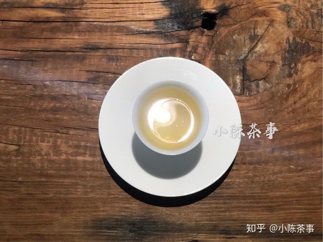 老白茶喝起来苦涩味正常吗？