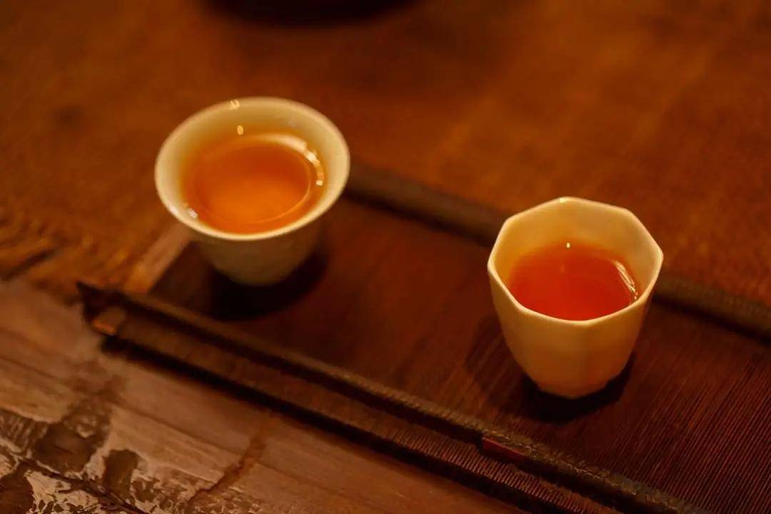 白茶与普洱茶选哪个品牌比较好喝，一点高？