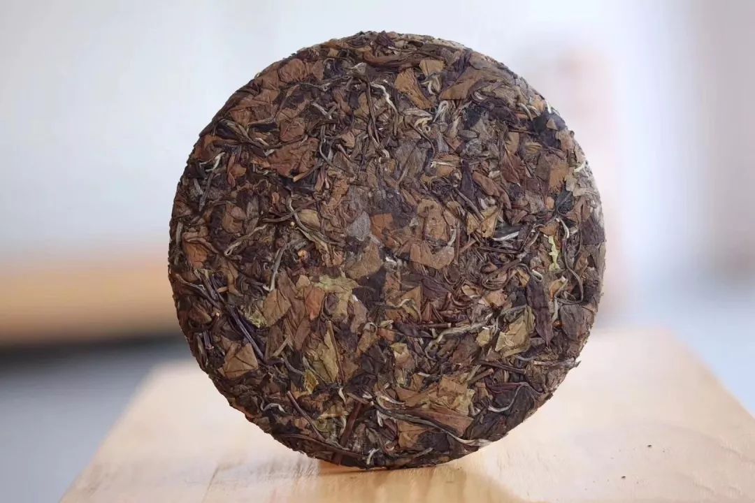 6年福鼎白茶茶饼怎么样：品味正宗福鼎白茶的独特滋味